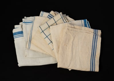 SEVEN AMERICAN HOMESPUN LINEN TOWELS.