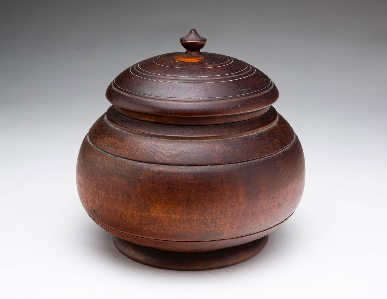 PEASEWARE LIDDED CONTAINER. (1 of 3)