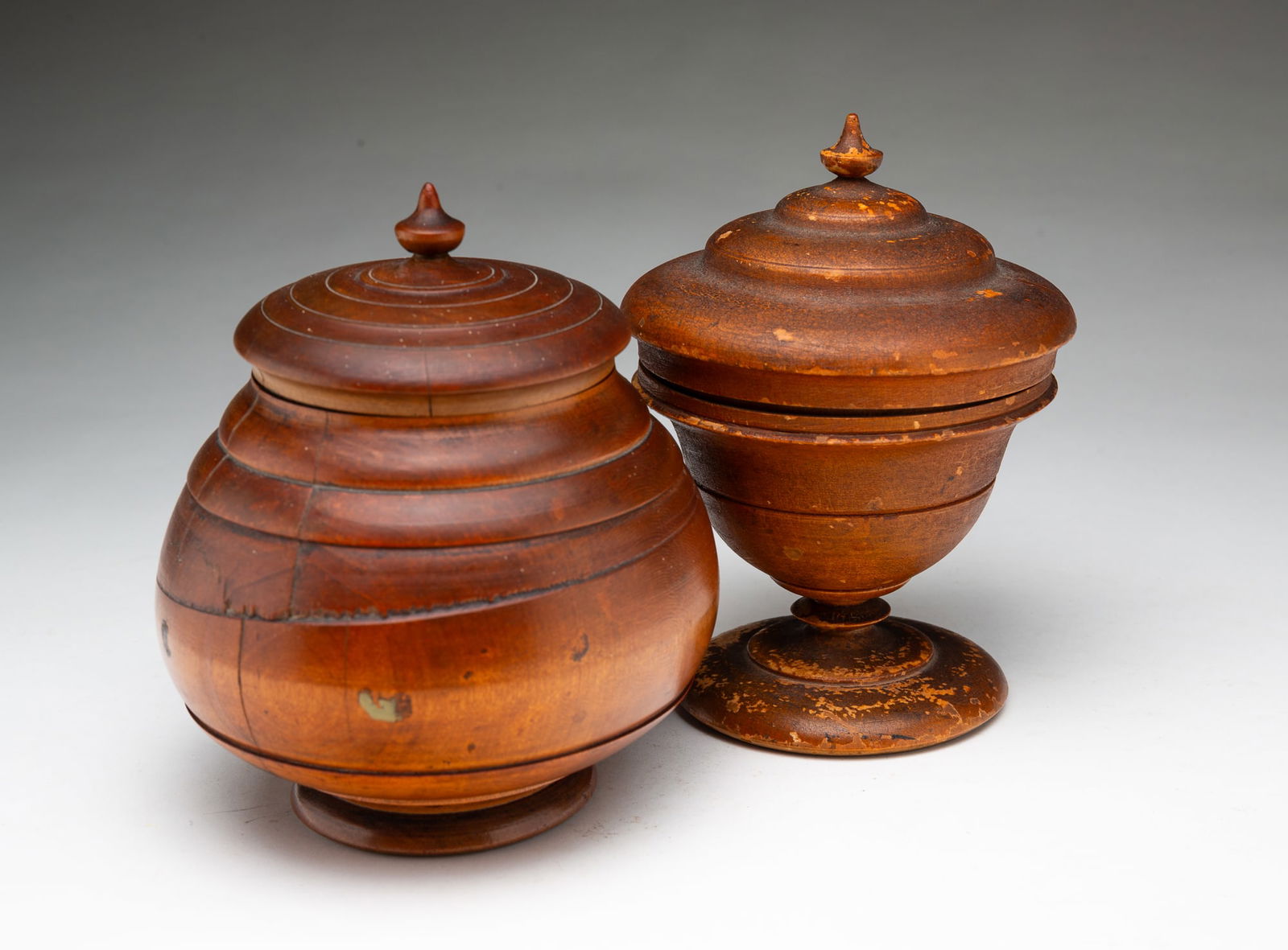 TWO PEASEWARE LIDDED CONTAINERS. (1 of 4)