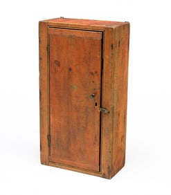 AMERICAN PINE HANGING CABINET.