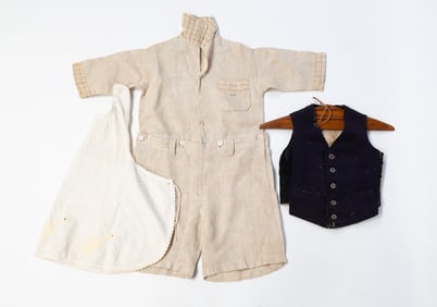 THREE ARTICLES OF CHILDREN'S CLOTHING.