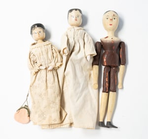 THREE EUROPEAN WOODEN GRODNERTAL PEG DOLLS.
