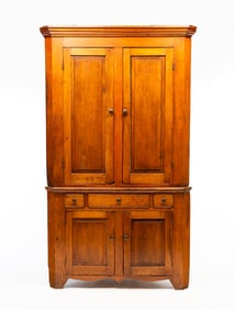 VICTORIAN PINE CORNER CUPBOARD.