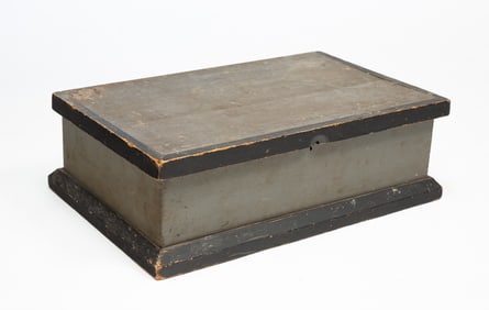 DIMINUTIVE AMERICAN PAINTED PINE TOOL CHEST.