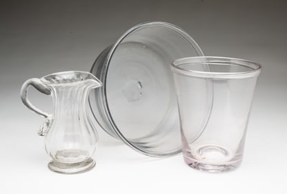 THREE AMERICAN BLOWN GLASS TABLE ARTICLES.