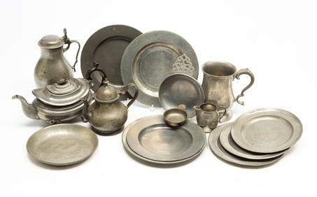 COLLECTION OF FIFTEEN ENGLISH AND EUROPEAN PEWTER ITEMS.