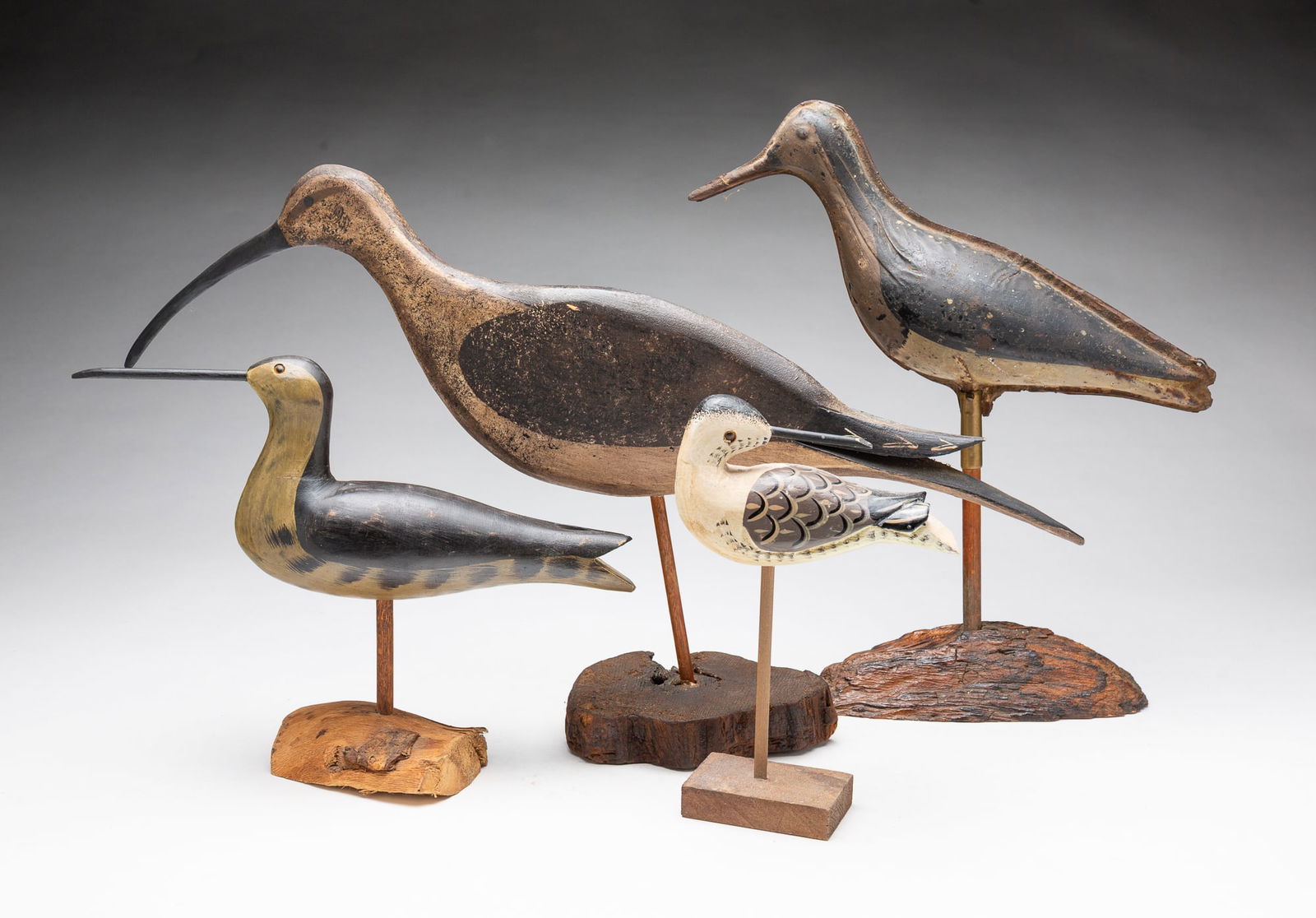 FOUR AMERICAN PAINTED SHOREBIRD DECOYS, INCL. TIN SHOREBIRD. (1 of 7)