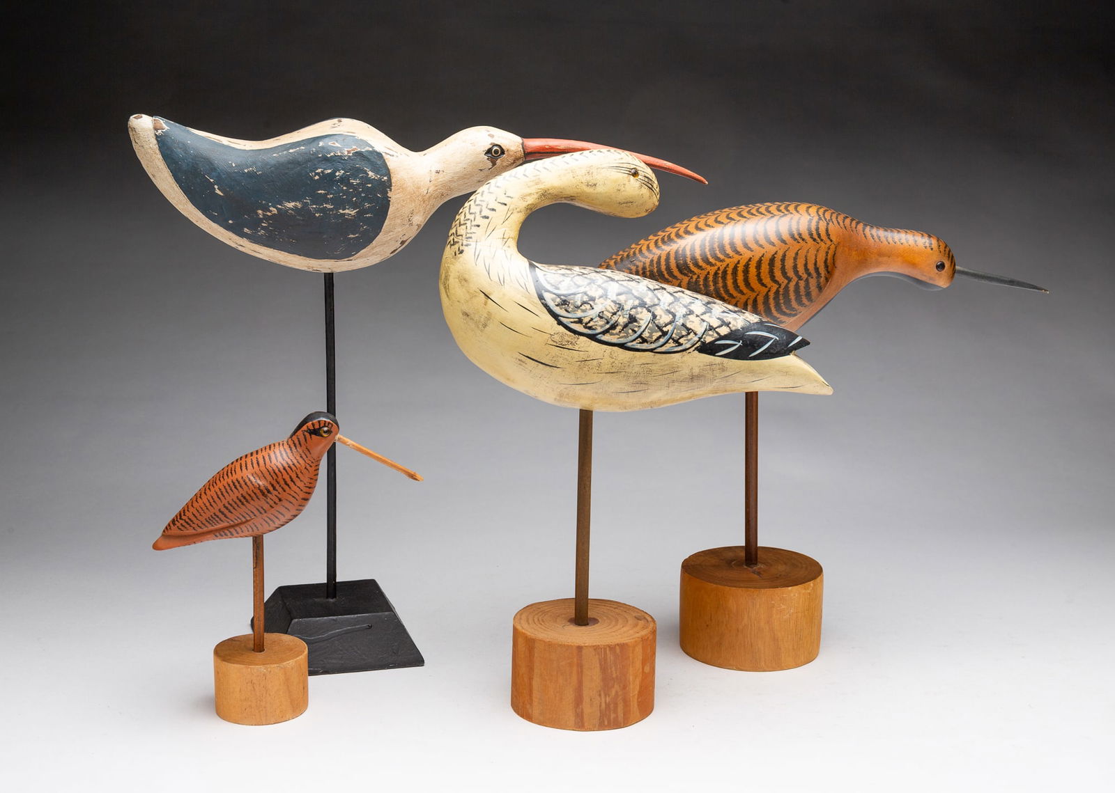 FOUR AMERICAN CARVED AND PAINTED SHOREBIRD DECOYS. (1 of 6)