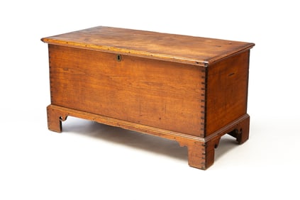 PENNSYLVANIA CHIPPENDALE WALNUT BLANKET CHEST.