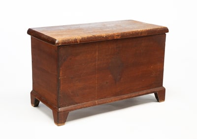 AMERICAN WALNUT CHILD'S SIZE BLANKET CHEST.