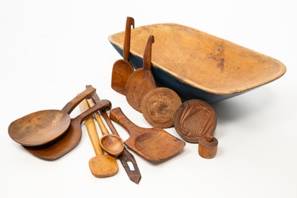 AMERICAN PAINTED TRENCHER AND WOOD KITCHEN ITEMS, INCL. TIGER MAPLE PADDLE.
