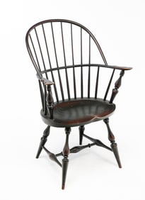 RIVER BEND CHAIR CO. (LEBANON, OHIO) PAINTED SACK BACK WINDSOR CHAIR.