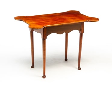 DAVID T. SMITH & CO. (MORROW, OHIO) QUEEN ANNE STYLE MAPLE TEA TABLE.