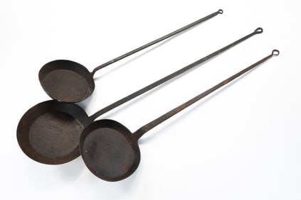THREE AMERICAN WROUGHT IRON LONG-HANDLED SKILLETS.