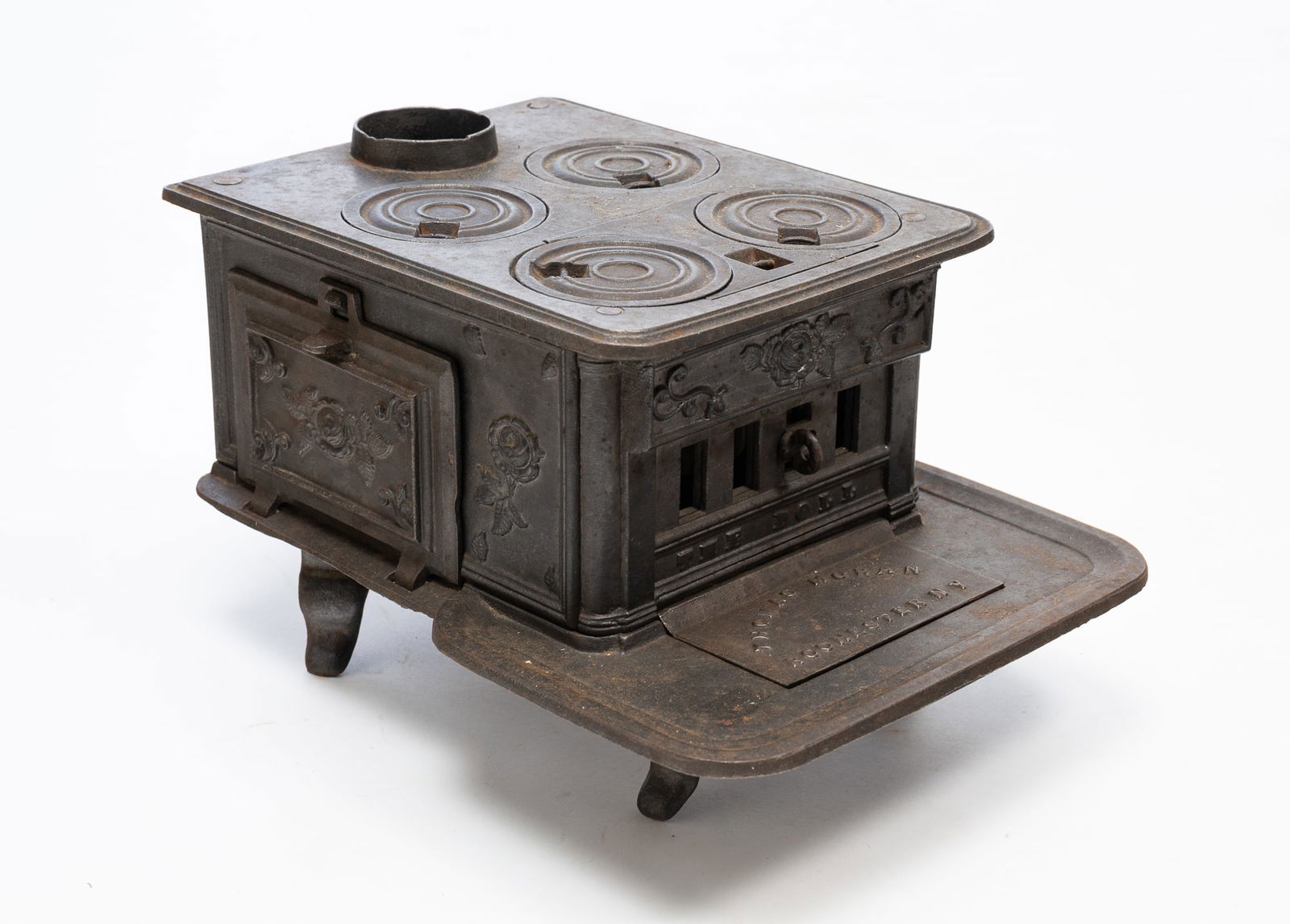 THOMAS MORAN (ROCHESTER, NEW YORK) CAST IRON DOLL SIZE STOVE. (1 of 6)