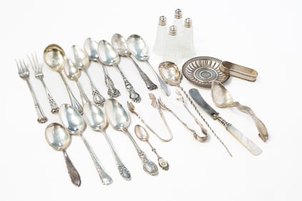 ASSORTED STERLING SILVER ITEMS, INCL. SUGAR TONGS.