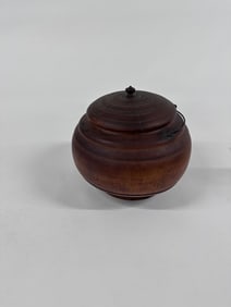 LARGE PEASEWARE LIDDED JAR WITH HANDLE.