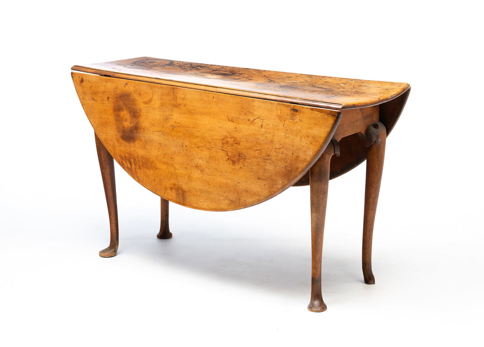 AMERICAN QUEEN ANNE MAPLE DROP-LEAF TABLE. (1 of 5)