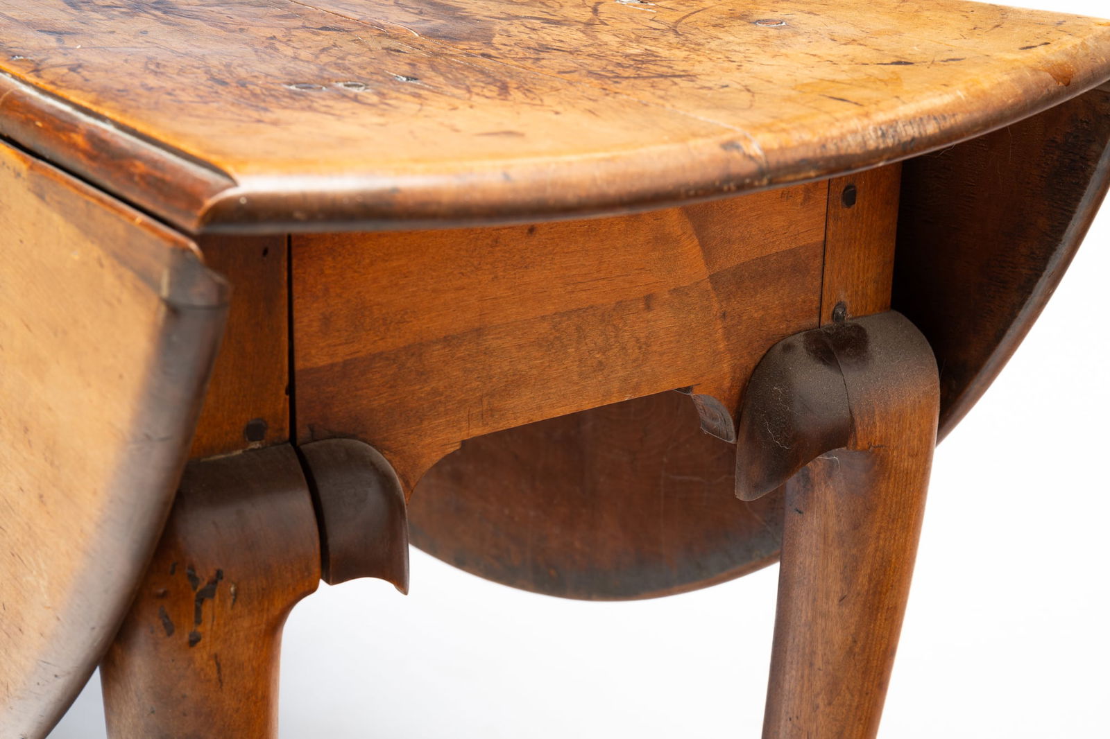 AMERICAN QUEEN ANNE MAPLE DROP-LEAF TABLE. - 5