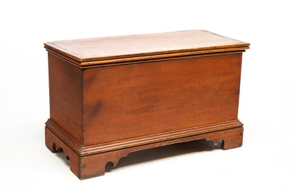 AMERICAN POPLAR MINIATURE BLANKET CHEST.