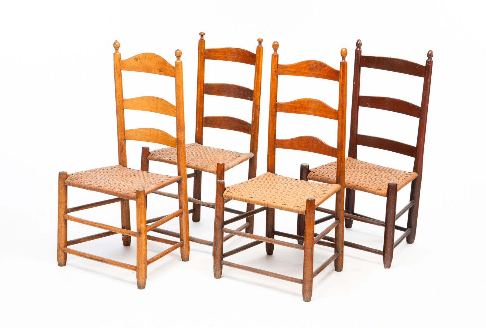 FOUR AMERICAN HARDWOOD AND SPLINT-WOVEN LADDERBACK SIDE CHAIRS. (1 of 5)