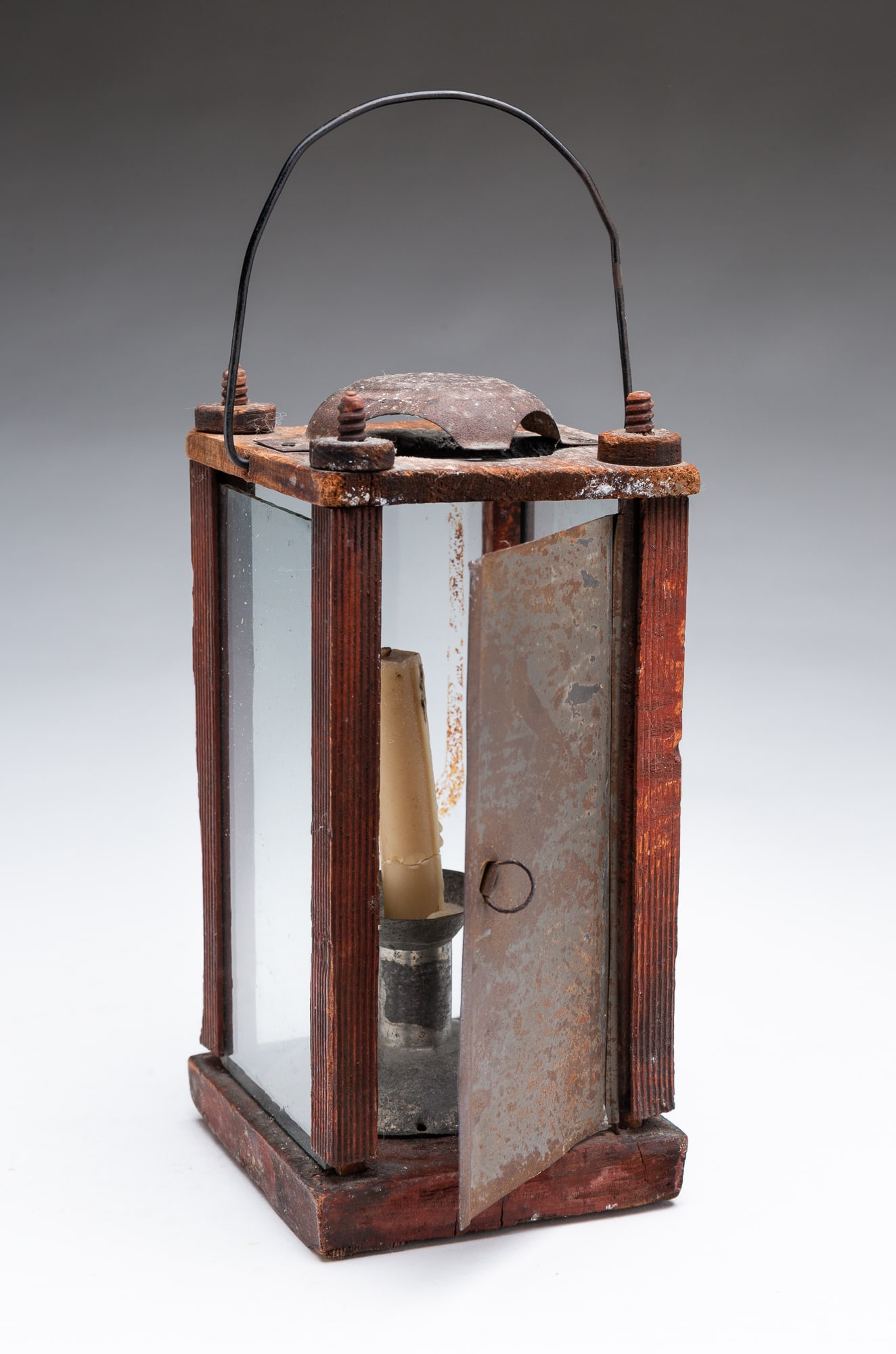 AMERICAN RED-WASHED PINE BARN LANTERN. - 2