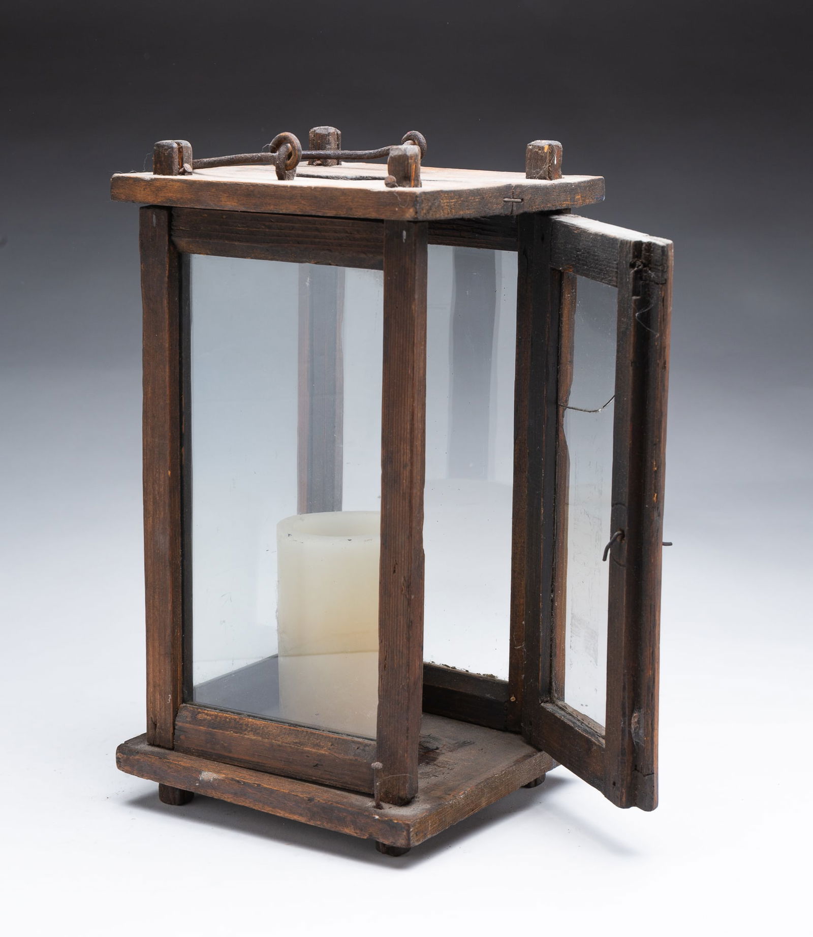 AMERICAN PINE BARN LANTERN. - 2