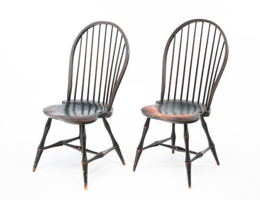 NEAR PAIR OF DAVID T. SMITH & CO. (MORROW, OHIO) COLONIAL STYLE GREEN-PAINTED BOW-BACK WINDSOR SIDE