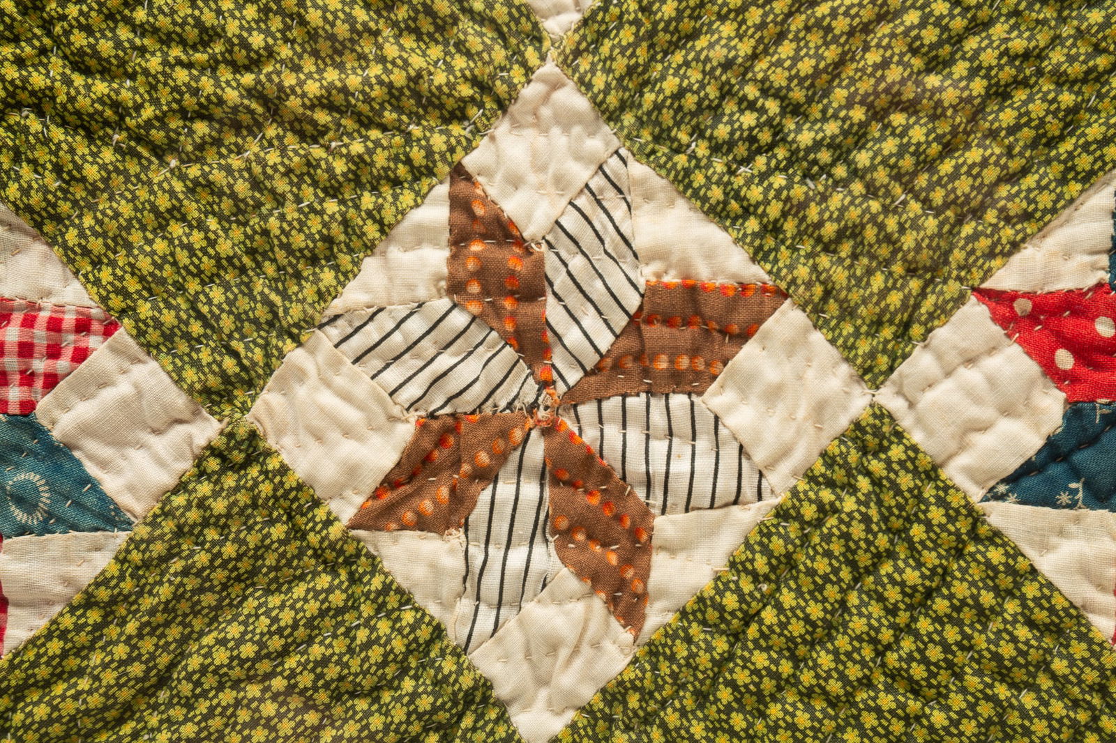 AMERICAN FRAMED PATCHWORK QUILT. - 4