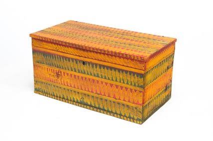 AMERICAN PAINT-DECORATED BOX.