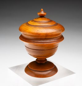 DIMINUTIVE OHIO PEASEWARE LIDDED JAR.