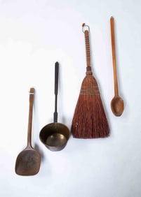 FOUR AMERICAN HOUSEHOLD ITEMS, INCL. IRON AND COPPER DIPPER.