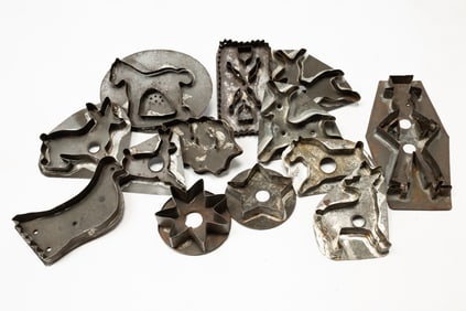 COLLECTION OF AMERICAN TIN FIGURAL COOKIE CUTTERS.