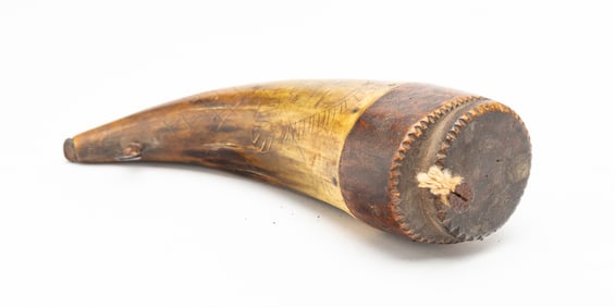 ENGRAVED POWDER HORN.