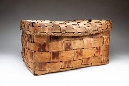 NATIVE AMERICAN BASKET WITH POTATO STAMP DECORATION.