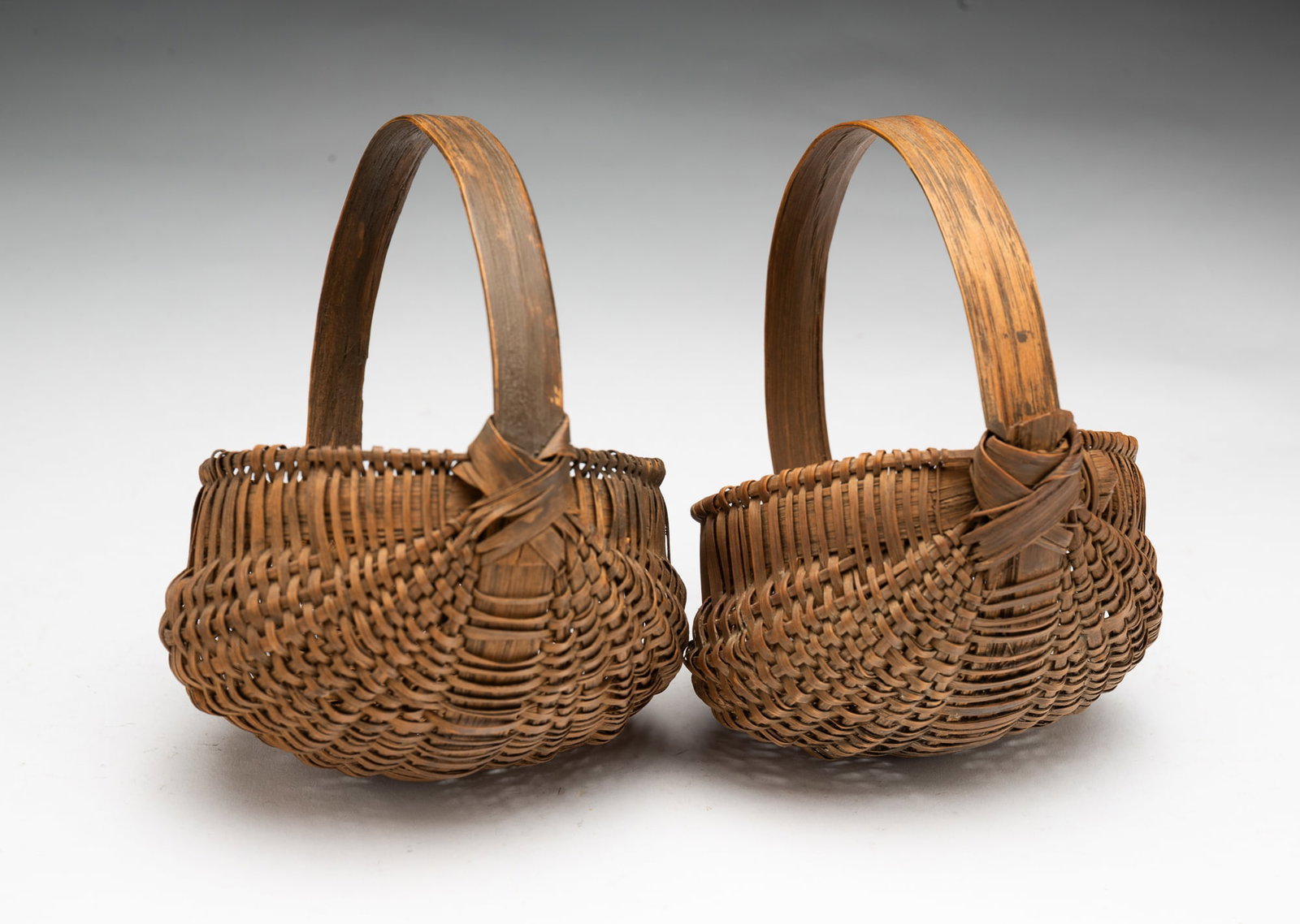 TWO DIMINUTIVE AMERICAN SPLINT-WOVEN BUTTOCKS BASKETS. (1 of 3)