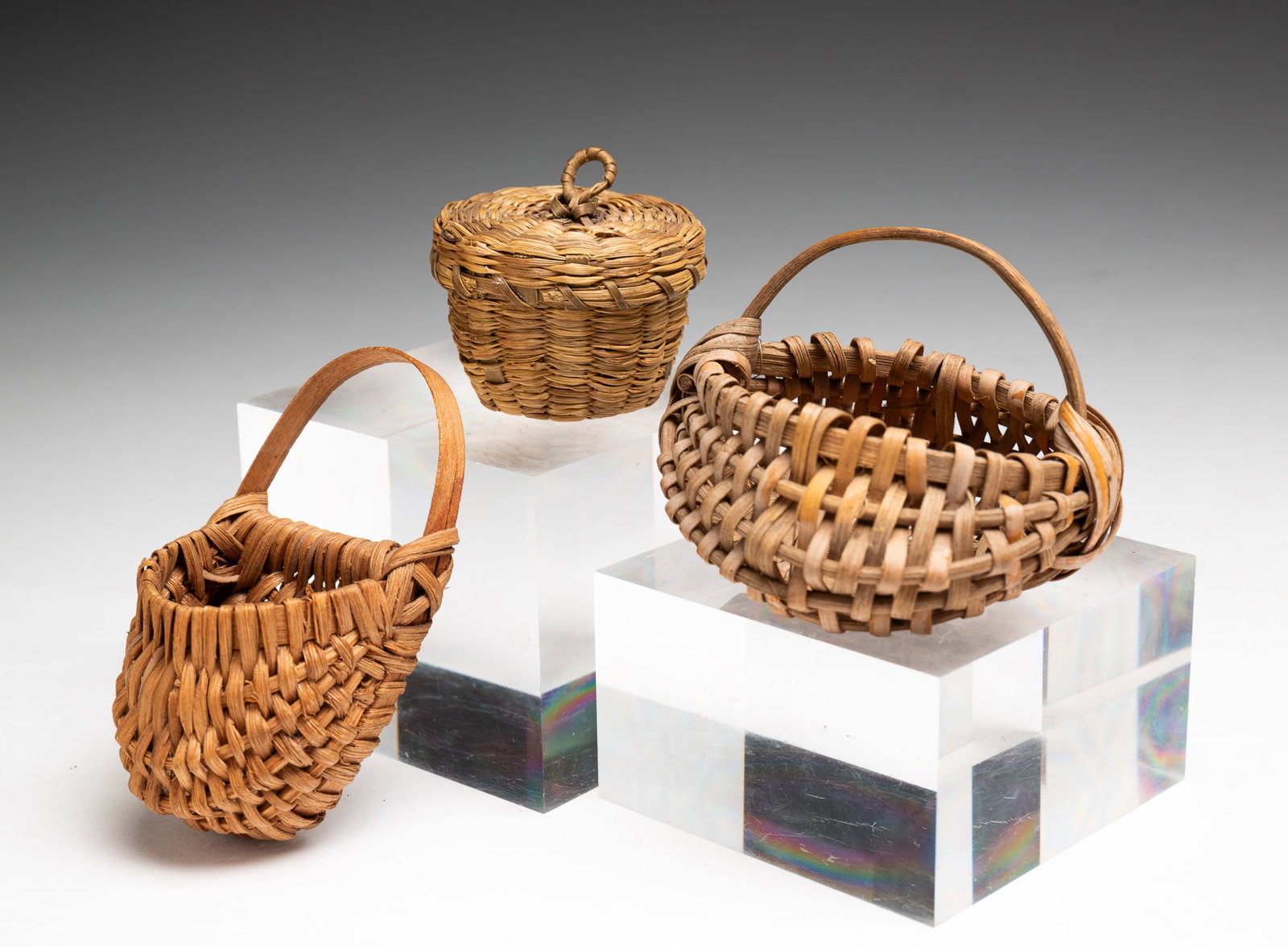 THREE MINIATURE BASKETS. (1 of 2)