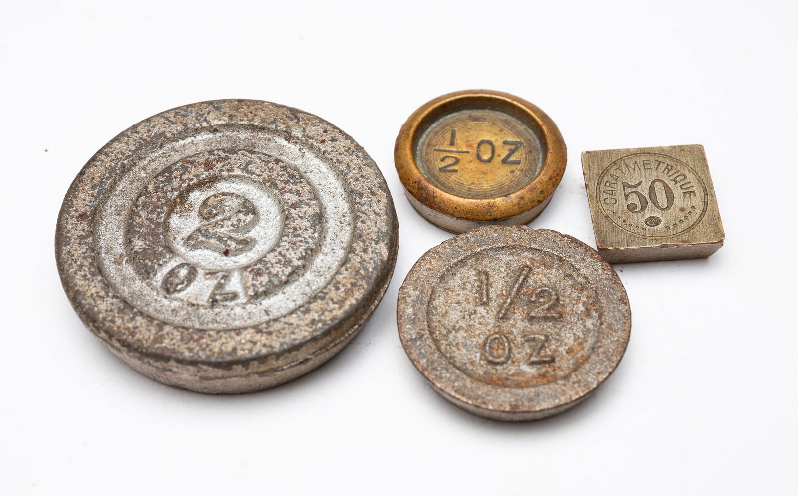 CASED BRASS BALANCE SCALE AND CASED ASSORTMENT OF JEWELER'S WEIGHTS. - 3