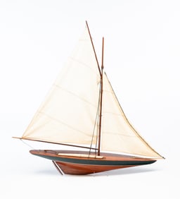 AMERICAN POND SAILBOAT MODEL.