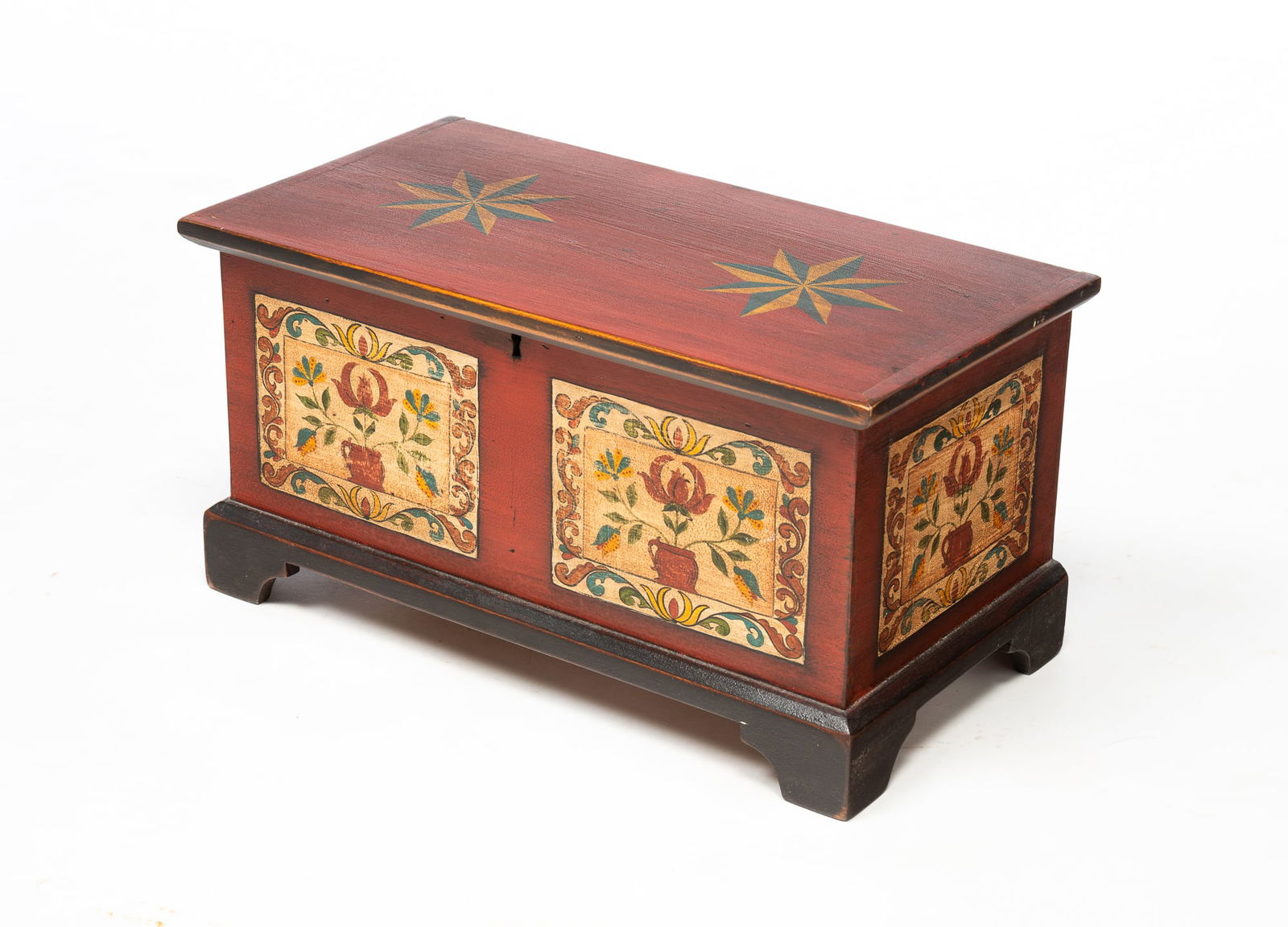 DAVID T. SMITH & CO. (MORROW, OHIO) MINIATURE PAINT-DECORATED BLANKET CHEST. (1 of 8)