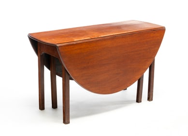 PENNSYLVANIA CHIPPENDALE MAHOGANY DROP-LEAF TABLE.