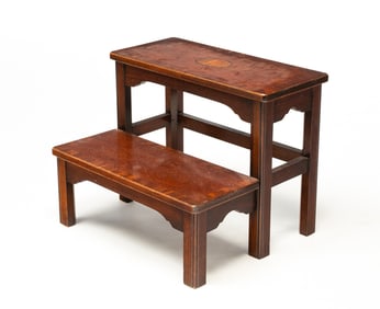 COUNCILL CRAFTSMAN (DENTON, NORTH CAROLINA) MAHOGANY AND MARQUETRY BED STEPS.