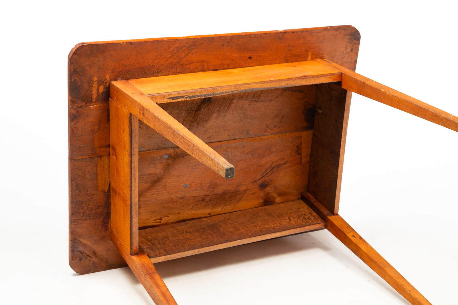 AMERICAN HEPPLEWHITE PINE WORK TABLE. - 4