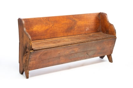 AMERICAN PRIMITIVE PINE BENCH WITH LIFT-UP SEAT.