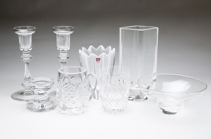 EIGHT CLEAR CRYSTAL ITEMS, INCL. WATERFORD AND ORREFORS.