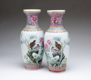 PAIR OF CHINESE FAMILLE ROSE PORCELAIN VASES.