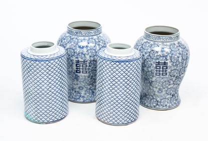 TWO PAIRS OF CHINESE BLUE AND WHITE PORCELAIN VASES.
