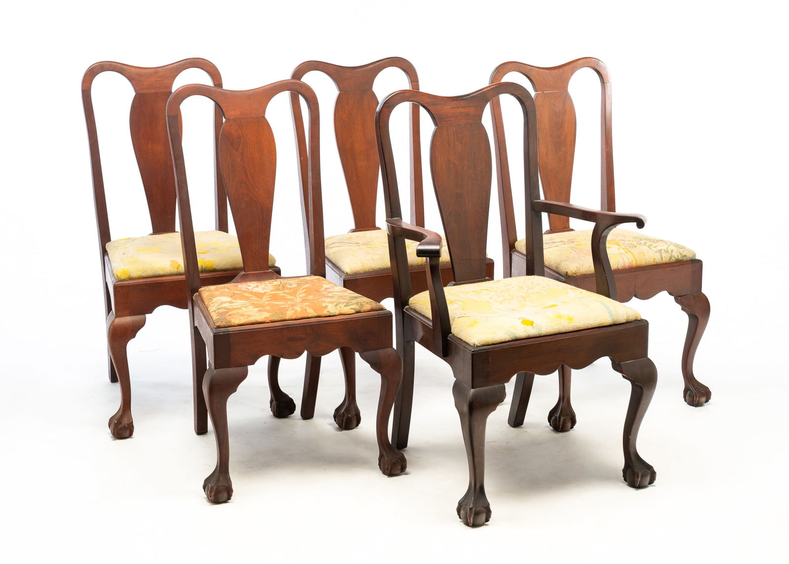 FIVE AMERICAN CHIPPENDALE STYLE MAHOGANY DINING CHAIRS. (1 of 7)