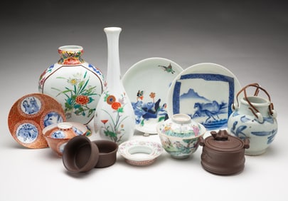 COLLECTION OF ASIAN PORCELAIN.