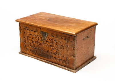 SMALL INDIAN CARVED TEAK CHEST.
